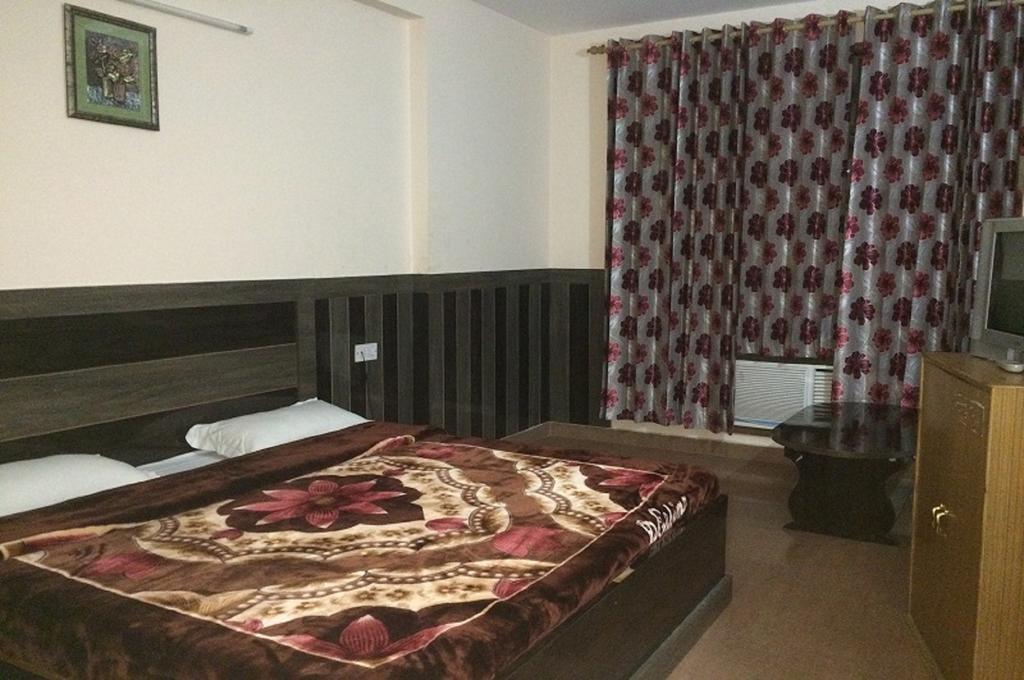 Hotel Maa Saraswati Katra  Room photo